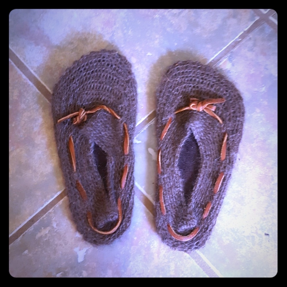 Handmade leather and Alpaca yarn "Soccasins"
